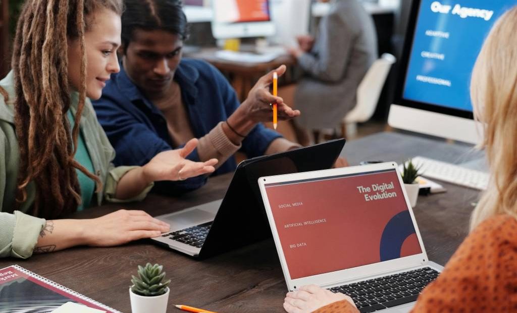 L'essor des agences d'IA à Paris dans les secteurs traditionnels